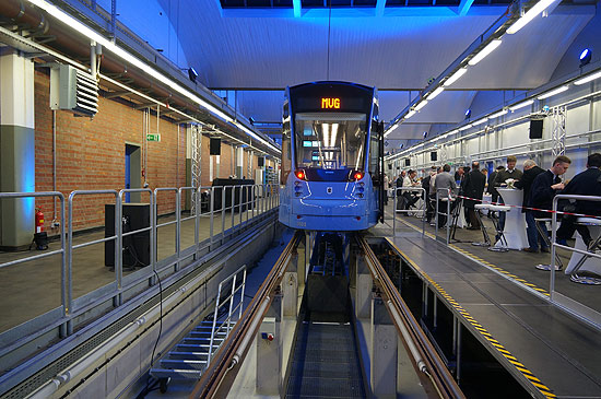 Avenio Tram wurde am 4.11.2013 vorgestellt (©Foto: Martin Schmitz)